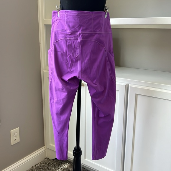 Lululemon Fast and free HR 23 inch crop in color moonlight magenta - Picture 2 of 4
